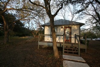 1001 S Main St in Burnet, TX - Building Photo - Building Photo