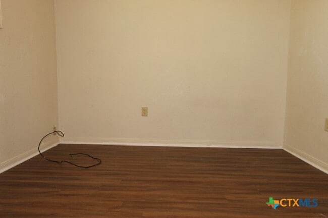 property at 203 W Bobwhite Ln