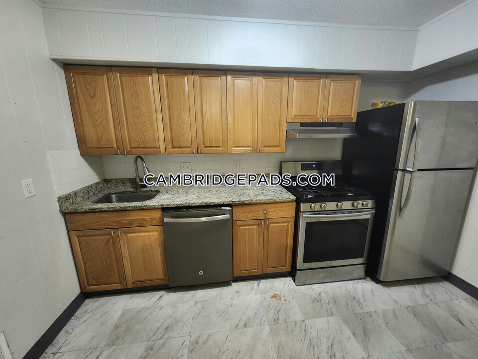 20 Hubbard Ave-Unit -3 in Cambridge, MA - Building Photo