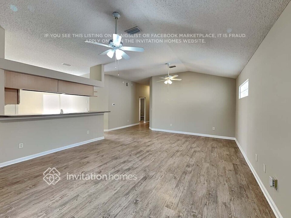 1177 Brookwood Bluff Rd E in Jacksonville, FL - Building Photo