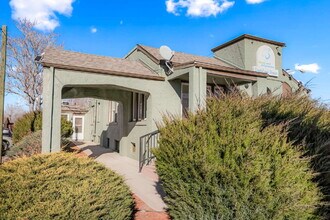 7015 W 38th Ave in Wheat Ridge, CO - Foto de edificio - Building Photo