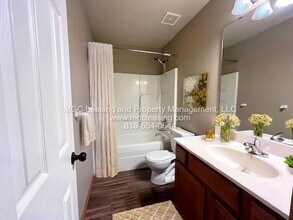 123 SW Rock Garden St in Blue Springs, MO - Building Photo - Building Photo