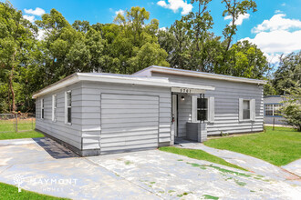 5761 Iris Blvd in Jacksonville, FL - Building Photo - Building Photo