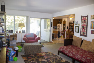 129 Jackson Ave in Redwood City, CA - Building Photo - Interior Photo