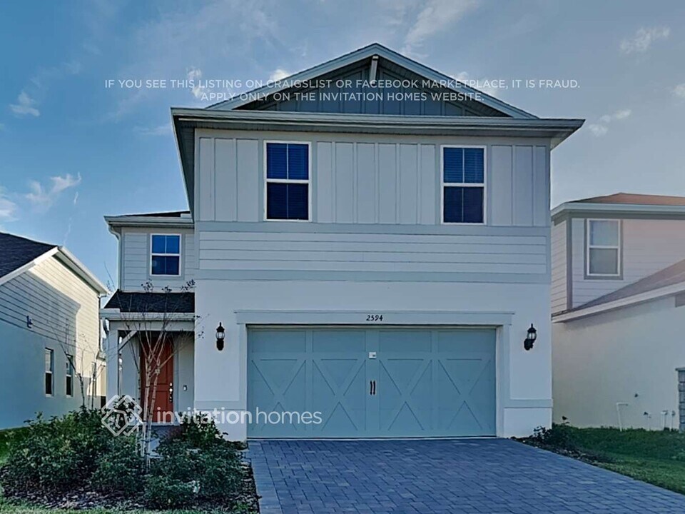 2594 Autumn Peace Dr in Kissimmee, FL - Foto de edificio