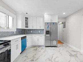 141-01 255th St in Queens, NY - Building Photo - Building Photo