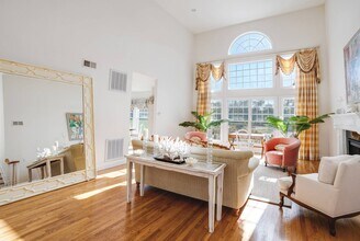 22 Parrish Pond Ln in Southampton, NY - Building Photo - Building Photo