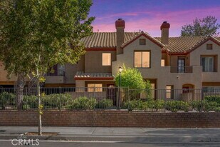 28114 Seco Canyon Rd in Santa Clarita, CA - Building Photo