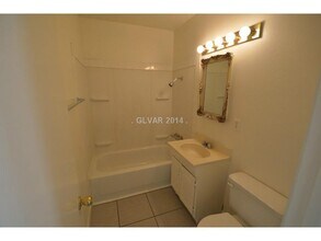 2022 Castleberry Ln in Las Vegas, NV - Building Photo - Interior Photo