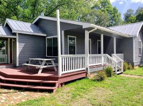 1802 Wilson St in Bastrop, TX - Building Photo - Building Photo