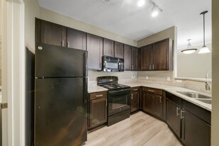 Creekside Apartment Homes in Broken Arrow, OK - Building Photo