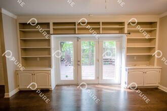 2411 Oakwood Ave NE in Huntsville, AL - Building Photo - Building Photo