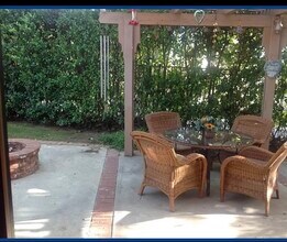 1101 Heatherview Dr in Oak Park, CA - Building Photo - Building Photo