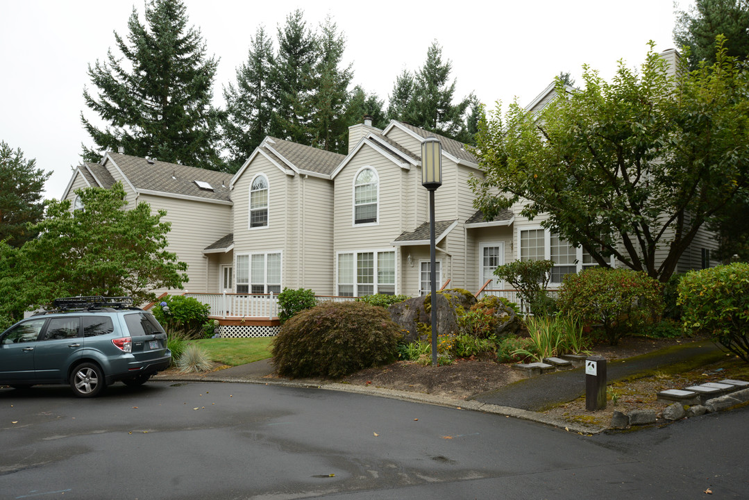 1-7 SW Erasmus Ct in Lake Oswego, OR - Building Photo