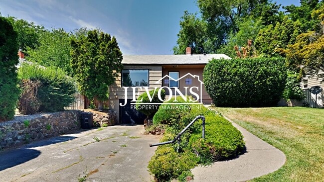 property at 710 S 30th Ave