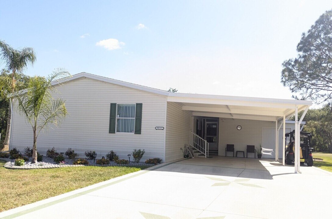 9852 Grackle Loop in Lakeland, FL - Building Photo