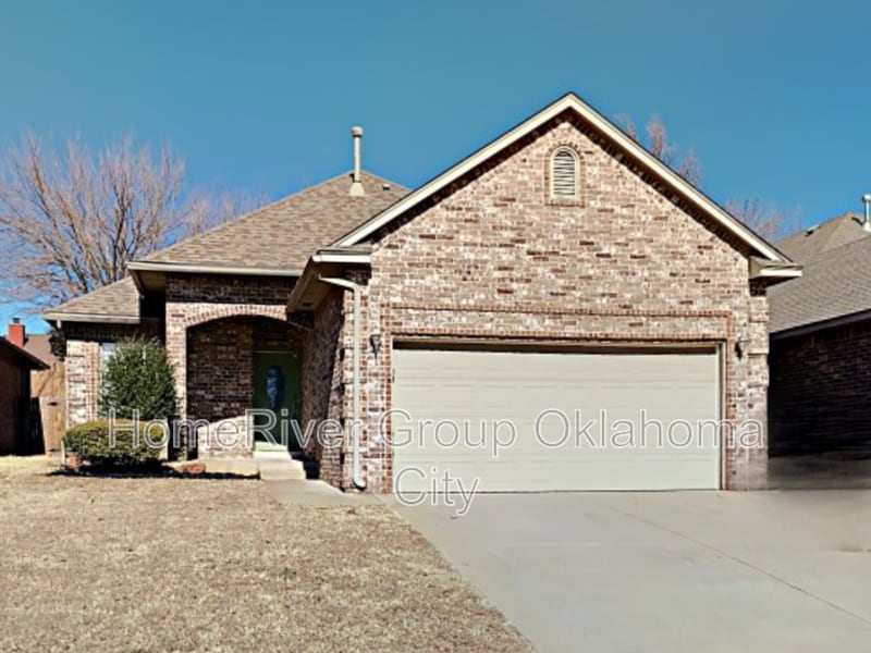 1221 Cedar Creek Dr in Norman, OK - Building Photo