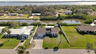 354 5th St Ct E in Ellenton, FL - Building Photo