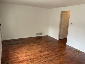 206 N Pearl St in Tecumseh, MI - Building Photo - Building Photo