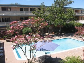 125 Nova Albion Way in San Rafael, CA - Building Photo - Building Photo