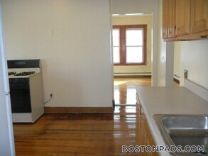 40 Mozart St, Unit 3 in Boston, MA - Building Photo - Building Photo