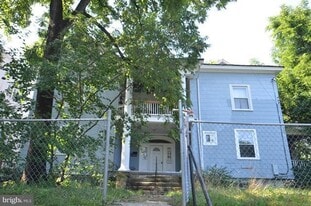 3511 Powhatan Ave in Baltimore, MD - Building Photo