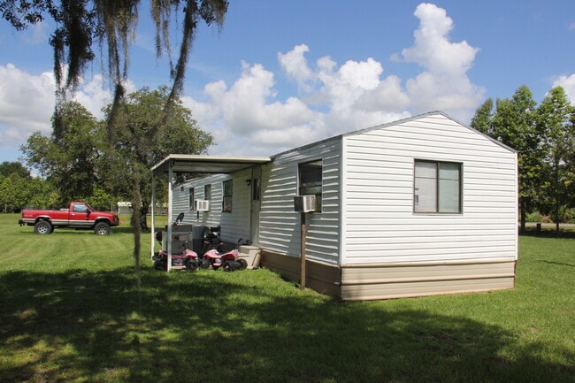 3851 Spiker Ln in Lake Wales, FL - Foto de edificio - Building Photo