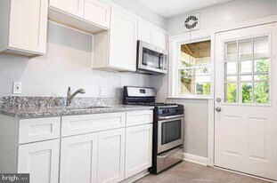 114 Riverthorn Rd in Middle River, MD - Building Photo