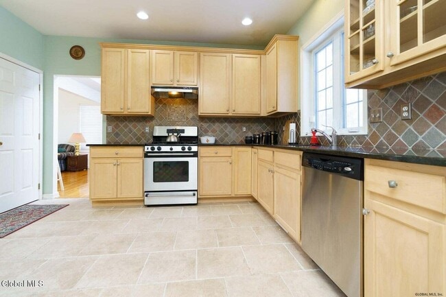 7 Clearwater Ct in Clifton Park, NY - Building Photo - Building Photo