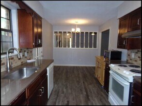 8 Woodlore Cir in Little Rock, AR - Foto de edificio - Building Photo