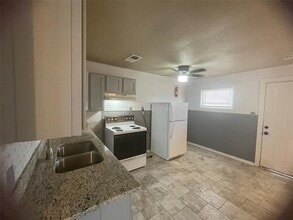 8339 White Settlement Rd in White Settlement, TX - Foto de edificio - Building Photo
