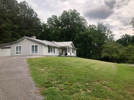 1185 Johnson Rd, Unit 4 in Chickamauga, GA - Building Photo