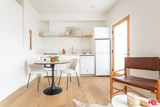 3613 1/4 Bellevue Ave in Los Angeles, CA - Building Photo - Building Photo