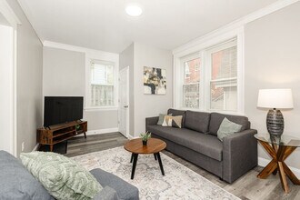 216 Gilman Ave in Cincinnati, OH - Building Photo - Building Photo