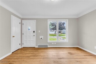 14801 Reddington Ave in Maple Heights, OH - Building Photo - Building Photo