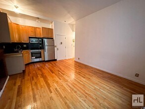 324 E 77th St-Unit -1BC in New York, NY - Building Photo - Building Photo