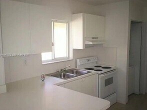 937 SW 8th Pl in Homestead, FL - Building Photo - Building Photo