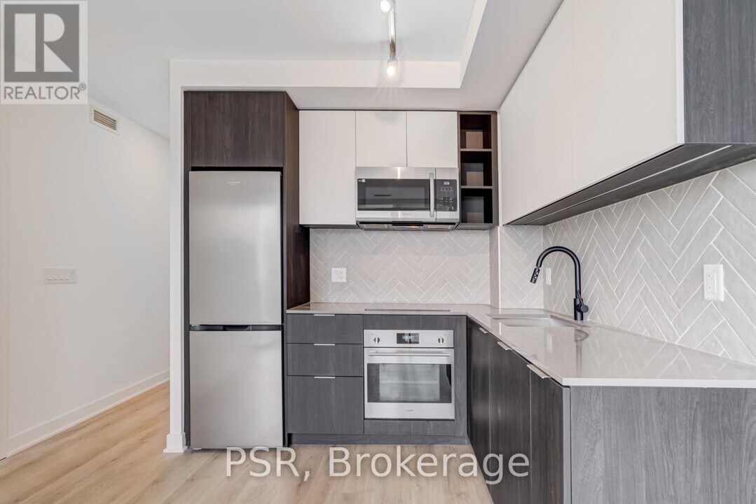 36-636 Zorra St in Toronto, ON - Building Photo