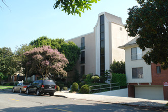 324 N Louise St in Glendale, CA - Foto de edificio - Building Photo