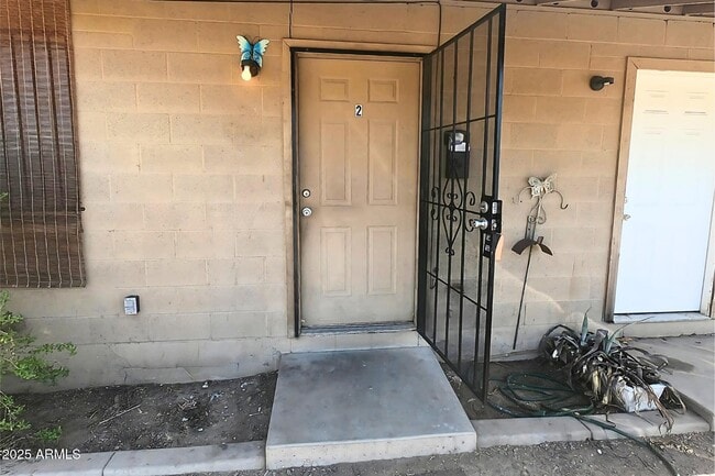 property at 918 S 1st Ave