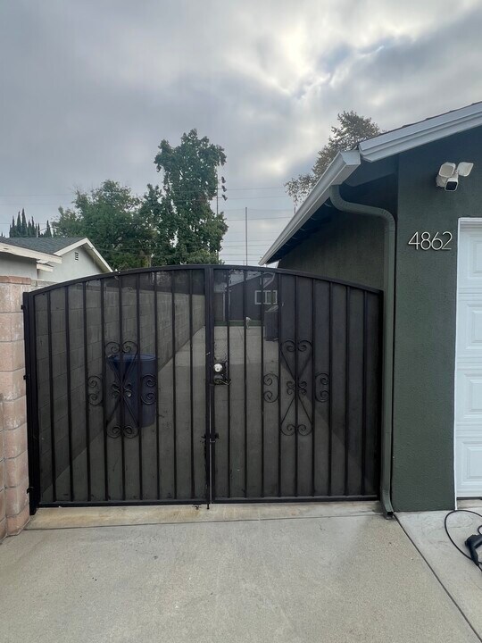 4862 N Mangrove Ave in Covina, CA - Building Photo