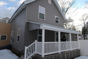5 Green St in Exeter, NH - Building Photo