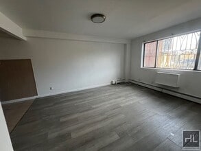 111 STREET in Queens, NY - Foto de edificio - Building Photo