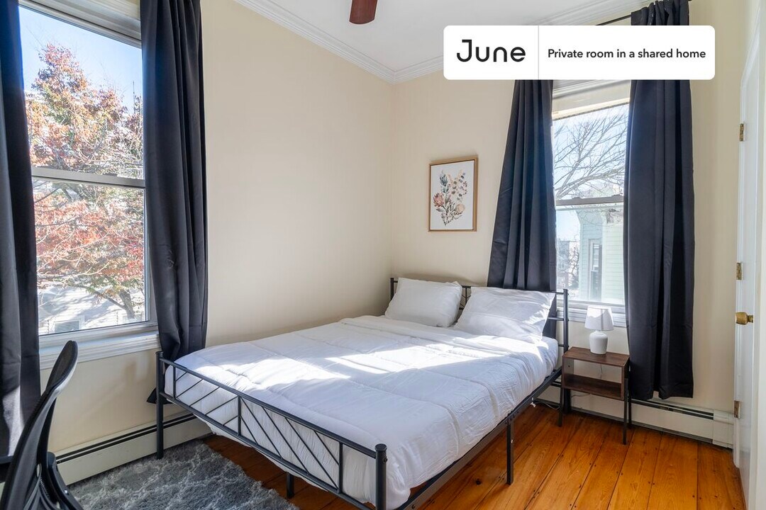 Private bedroom in 4 bed/1.5 bath Home in Boston, MA - Building Photo