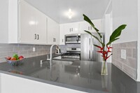 15 Catamaran Street in Venice, CA - Building Photo - Building Photo