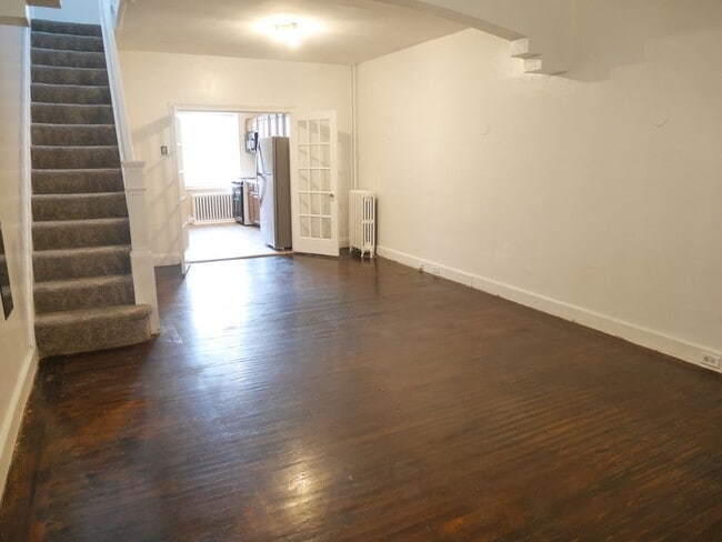 2621 E Hoffman St in Baltimore, MD - Building Photo - Building Photo