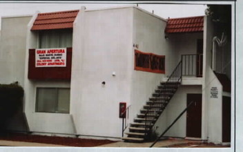 Colony Apartments in Oceanside, CA - Foto de edificio - Building Photo