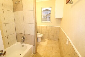 6631 Castlebay Dr in Houston, TX - Foto de edificio - Building Photo