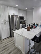 9229 Village Glen Dr in San Diego, CA - Building Photo