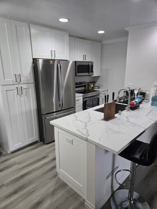 9229 Village Glen Dr in San Diego, CA - Building Photo